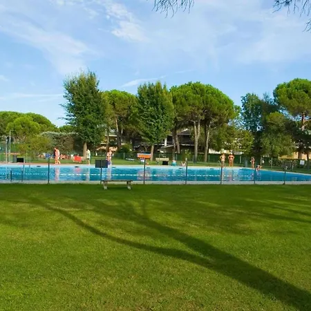 Apartament Two Storey Terraced House In A With A Pool