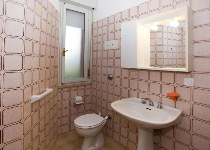 Apartman Two Storey Terraced House In A With A Pool *